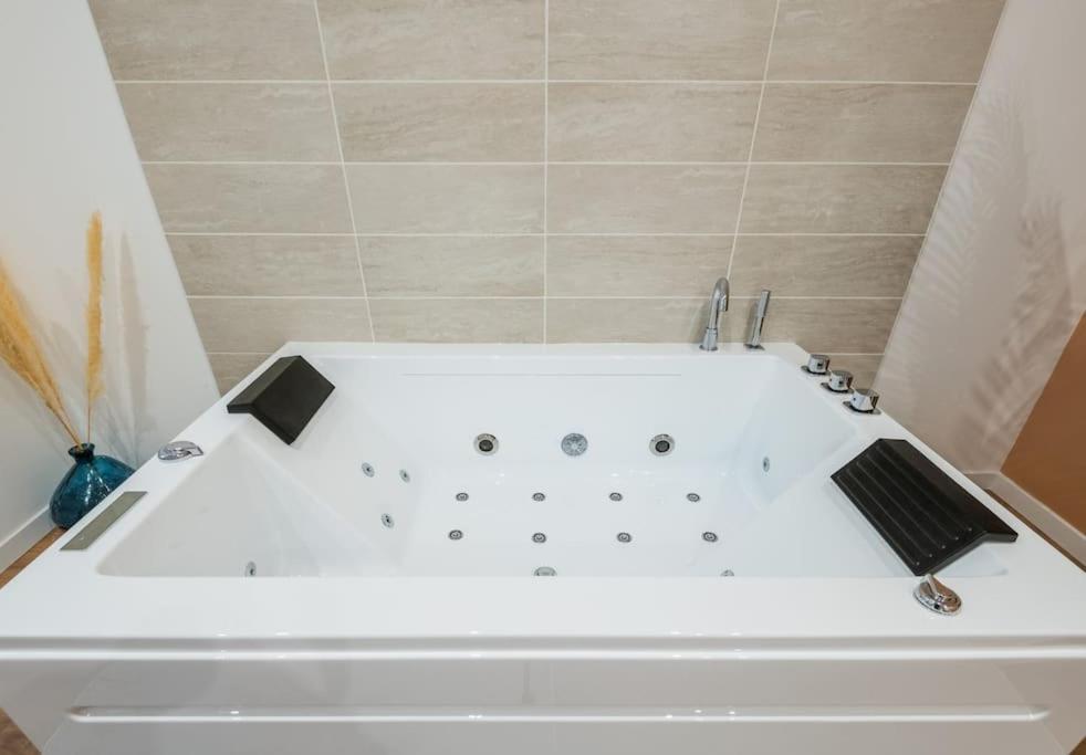 Charmant Cocon Avec Jacuzzi - Bordeaux Centre 外观 照片